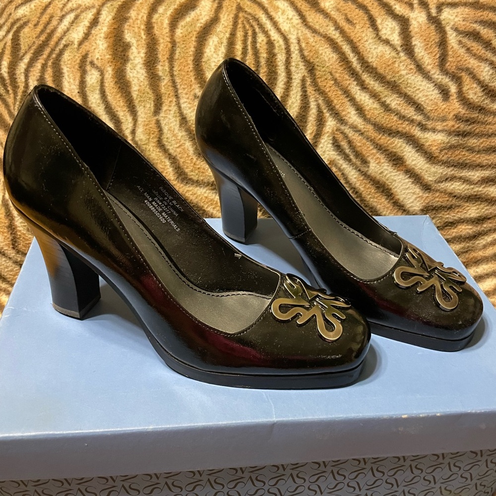 Vera Wang Black Heels with pewter Detailing